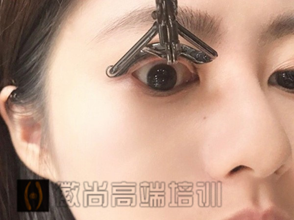 正确使用睫毛夹,让你的睫毛自然卷翘 正确使用睫毛夹,让你的睫毛自然卷翘