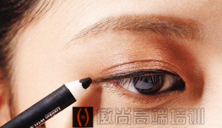 巧妙化眼线,改变眼睛缺陷 巧妙化眼线,改变眼睛缺陷